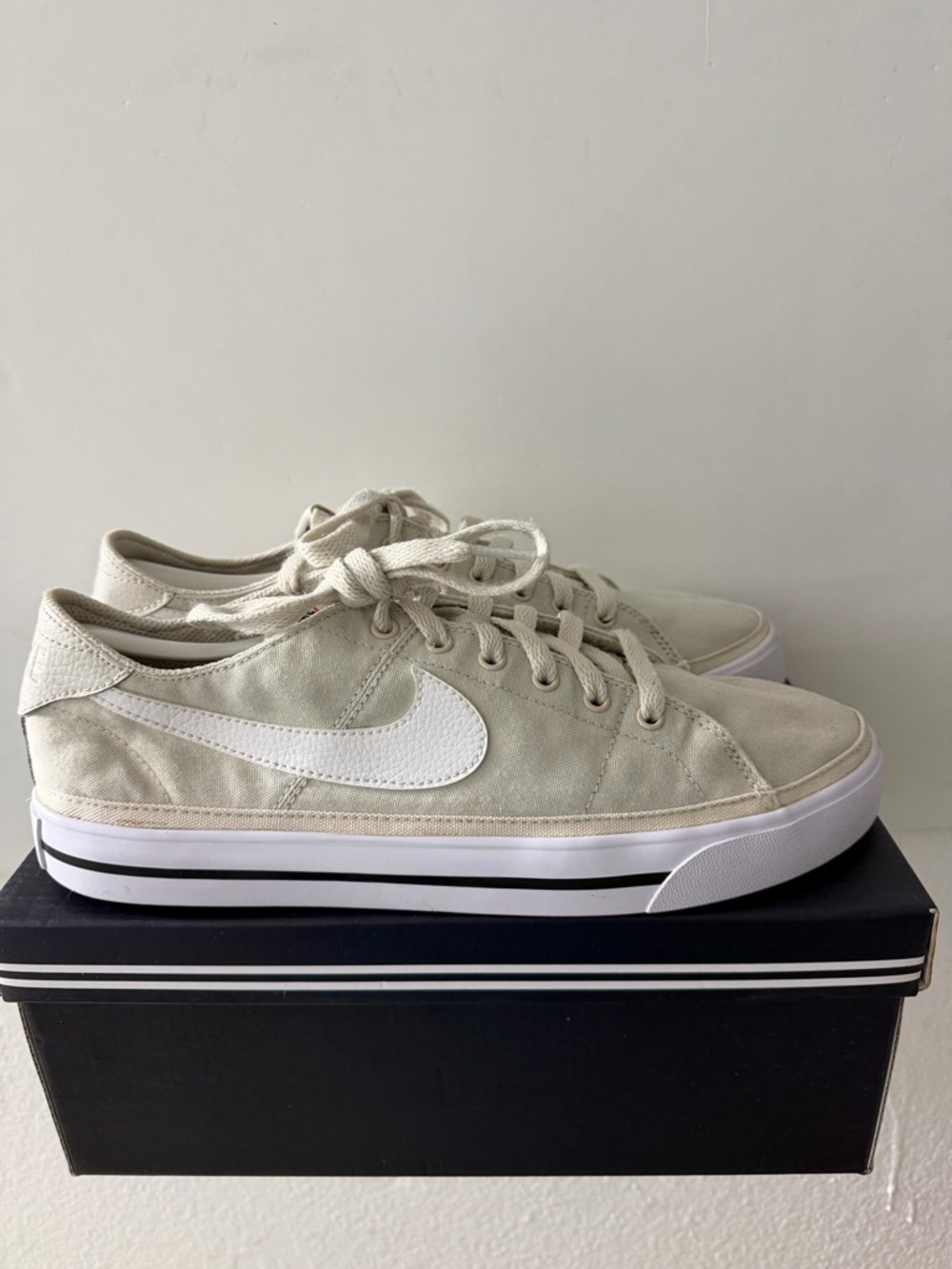 Women’s Nike Court Legacy - Size 11.  Men’Size 9.5 Canvas Light Bone  ~ Clean!